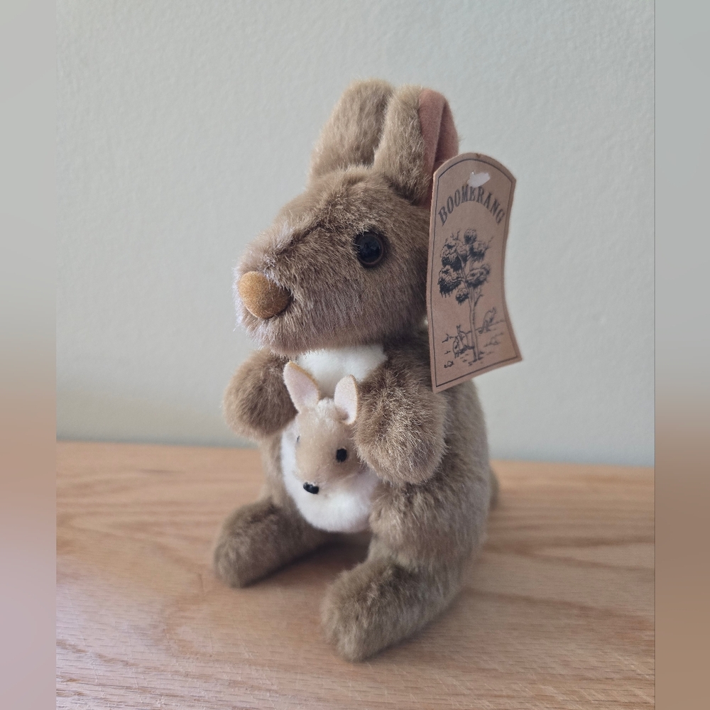 kangaroo with a joey in its pouch. The product appears to be a "Boomerang" Tag